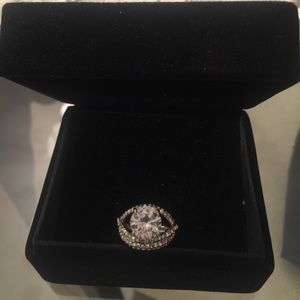 Gorgeous diamond ring size 9